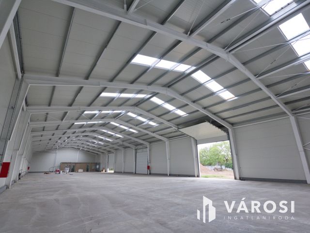1350 m2-es csarnok kiadó