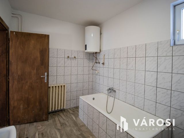 Lehetőségekkel teli ház Eladó Győrladaméron ideális telekkel