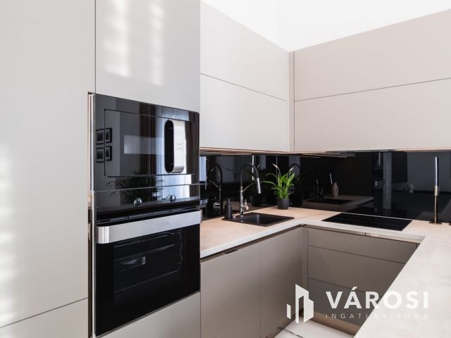 Luxuslakás eladó Újlipótvárosban a Vígszínház mellett