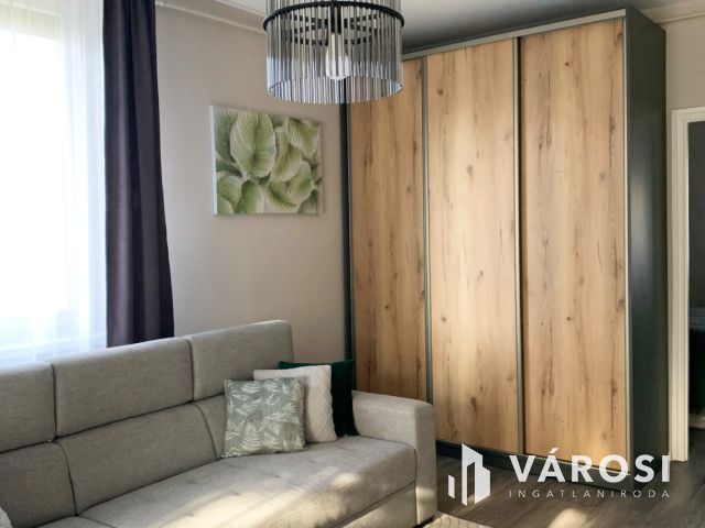 Felújított, belvárosi, azonnal költözhető