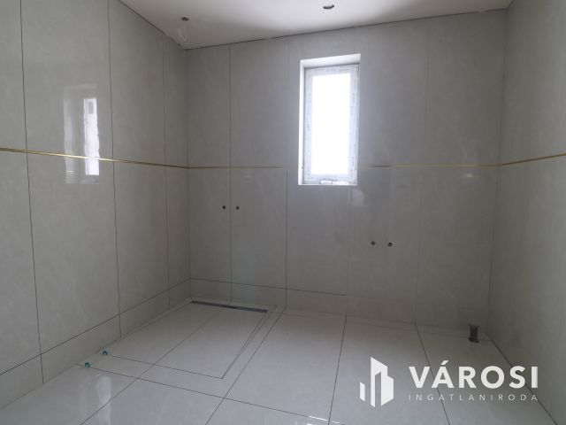 Baktói ikerház,minőségi kulcsrakész kivitelben.