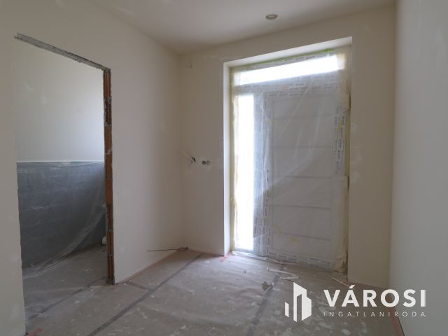 Baktói ikerház,minőségi kulcsrakész kivitelben.