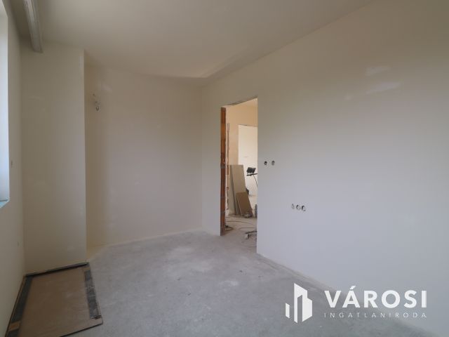 Baktói ikerház,minőségi kulcsrakész kivitelben.