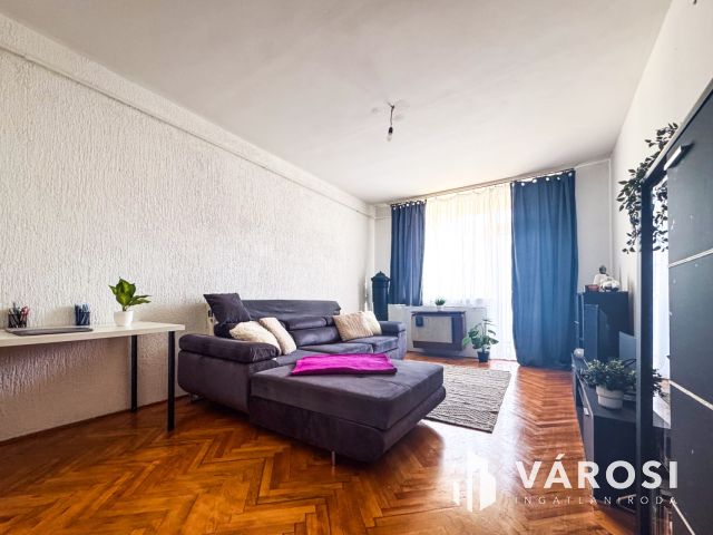 Tökéletes adottságok: első emeleti, 3 szobás, erkélyes