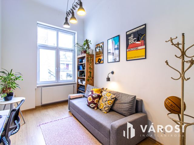 Napfényes és stílusos lakás a Belgrád rakparton