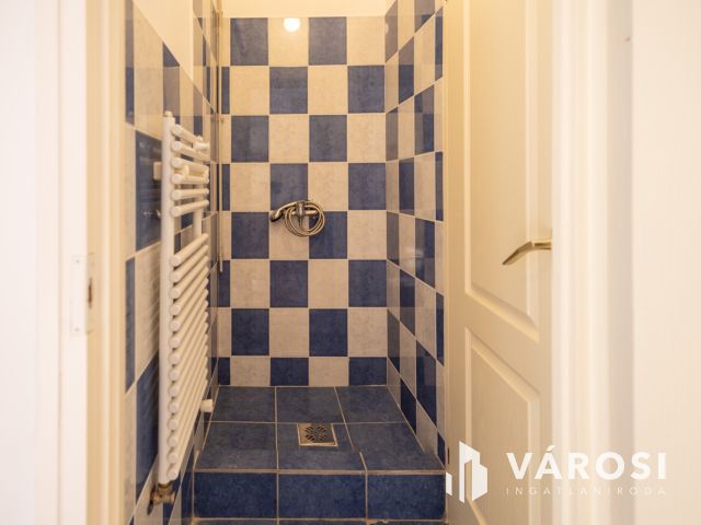 Fodrászüzlet vagy iroda? Ön dönt.