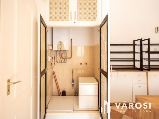 Fodrászüzlet vagy iroda? Ön dönt.