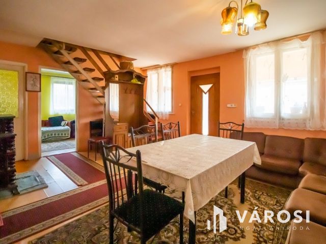 Eladó velencei családi ház csendes helyen