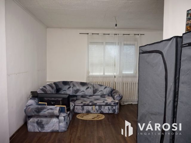 Eladó házikó kertvárosi övezetben