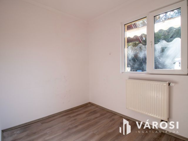 Felújított 5 szobás családi ház + 1 kislakás