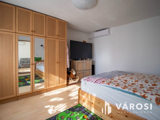 Felújított 5 szobás családi ház Dinnyésen