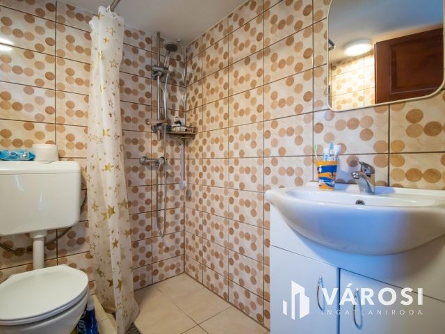 Felújított 5 szobás családi ház Dinnyésen