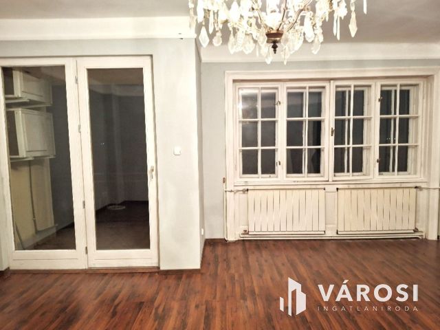 Dunai panorámás villa ősfás parkban Szentendrén