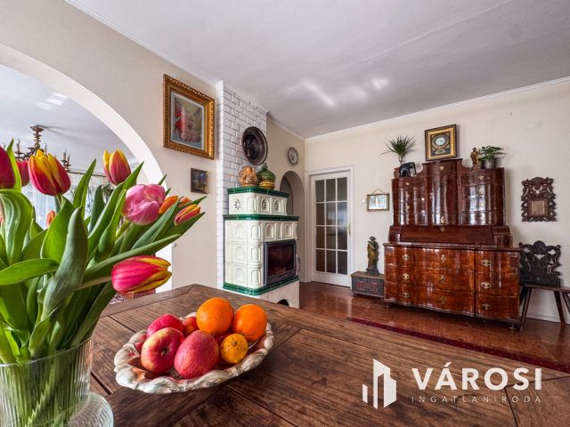 Tágas, napfényes ház Gyula legszebb utcájában