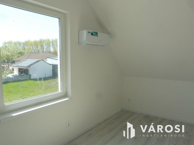 Újszegedi,nyugis,zöld-környezetben ház eladó.