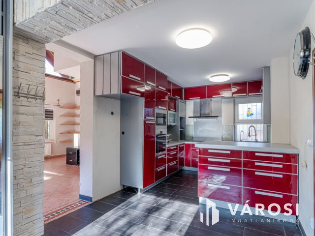 Medencés ház Gyálaréten