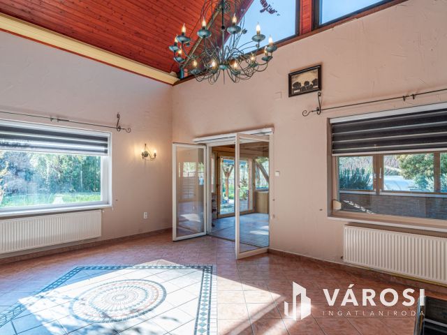 Medencés ház Gyálaréten