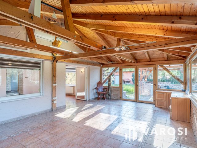 Medencés ház Gyálaréten