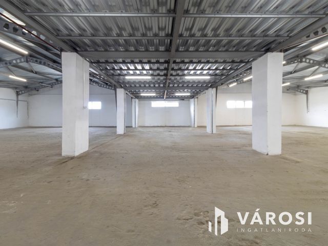 800 m2-es raktár irodablokkal M0 lehajtótól 3 km-re